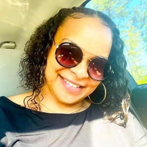 Meet your Posher, Adrine